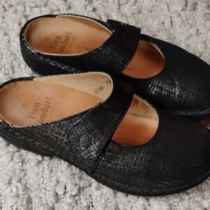Finn Comfort Black Mules & Clogs with Textured Leather